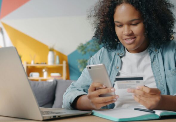 Discover it Student Cash Back credit card review from an international student perspective.