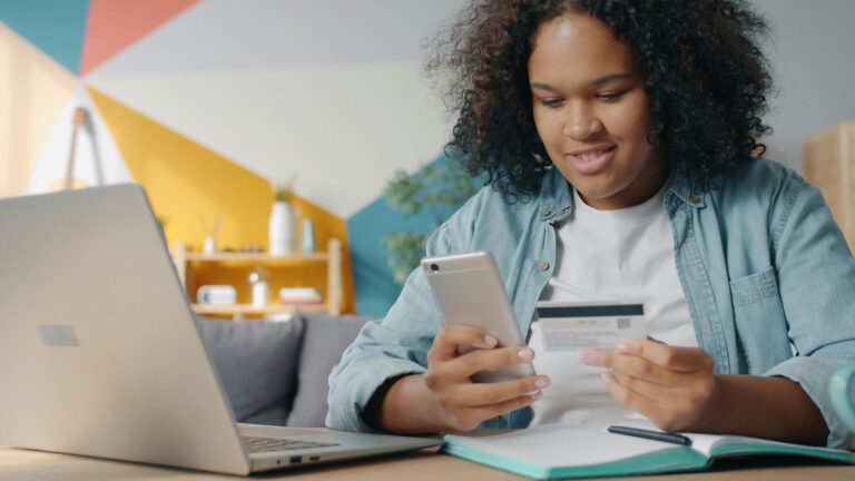 Discover it Student Cash Back credit card review from an international student perspective.